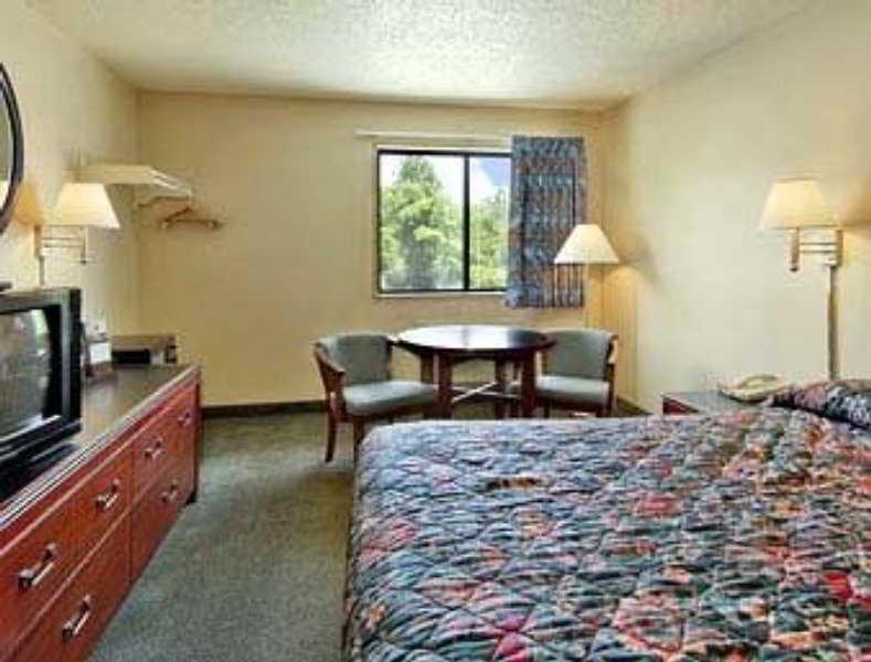 Super 8 By Wyndham Panama City Rum bild
