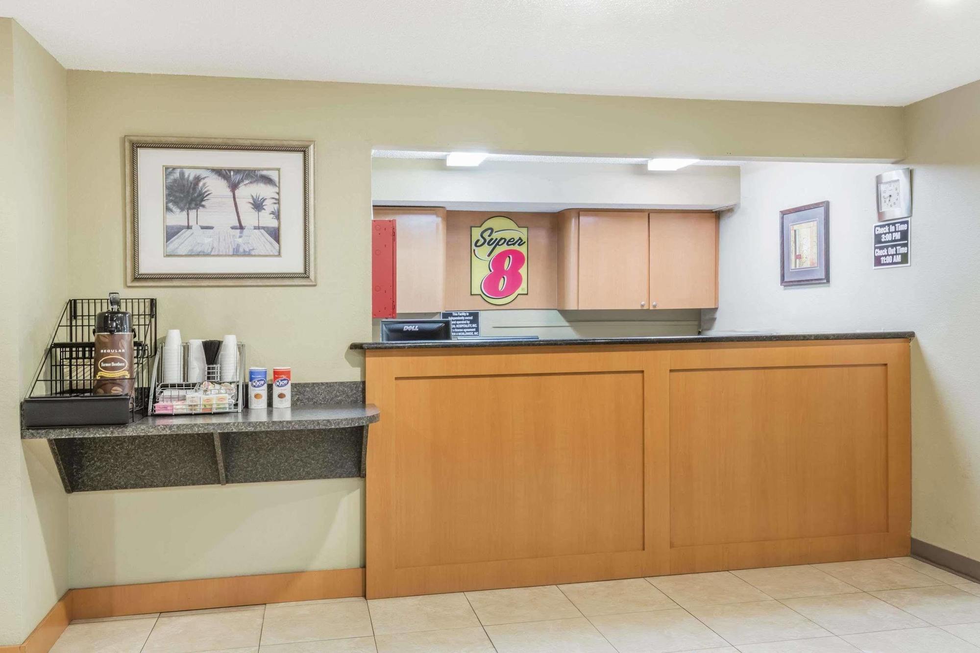 Super 8 By Wyndham Panama City Exteriör bild